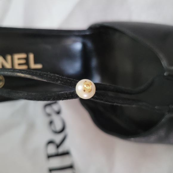 CHANEL CC LOGO FAUXPEARL STRAPS PUMPS - Picture 5 of 9